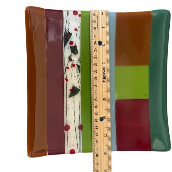 Hand-Fused Glass Plates Set Of 2 8" Red Green & Blue Design Holiday - Picture 3 of 6